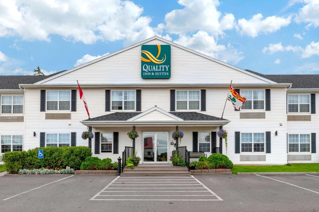 Quality Inn & Suites Cornwall Exterior photo