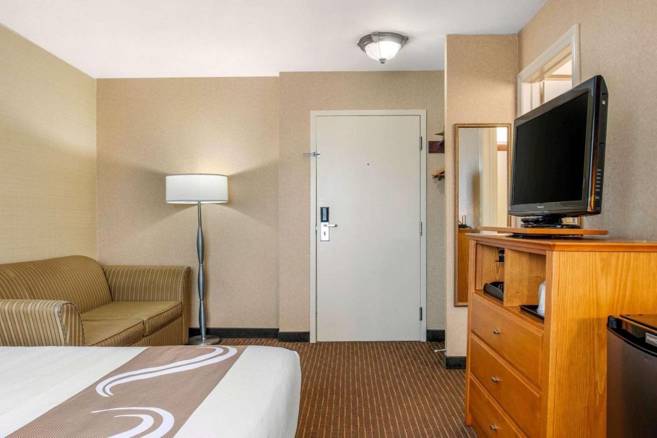 Quality Inn & Suites Cornwall Exterior photo